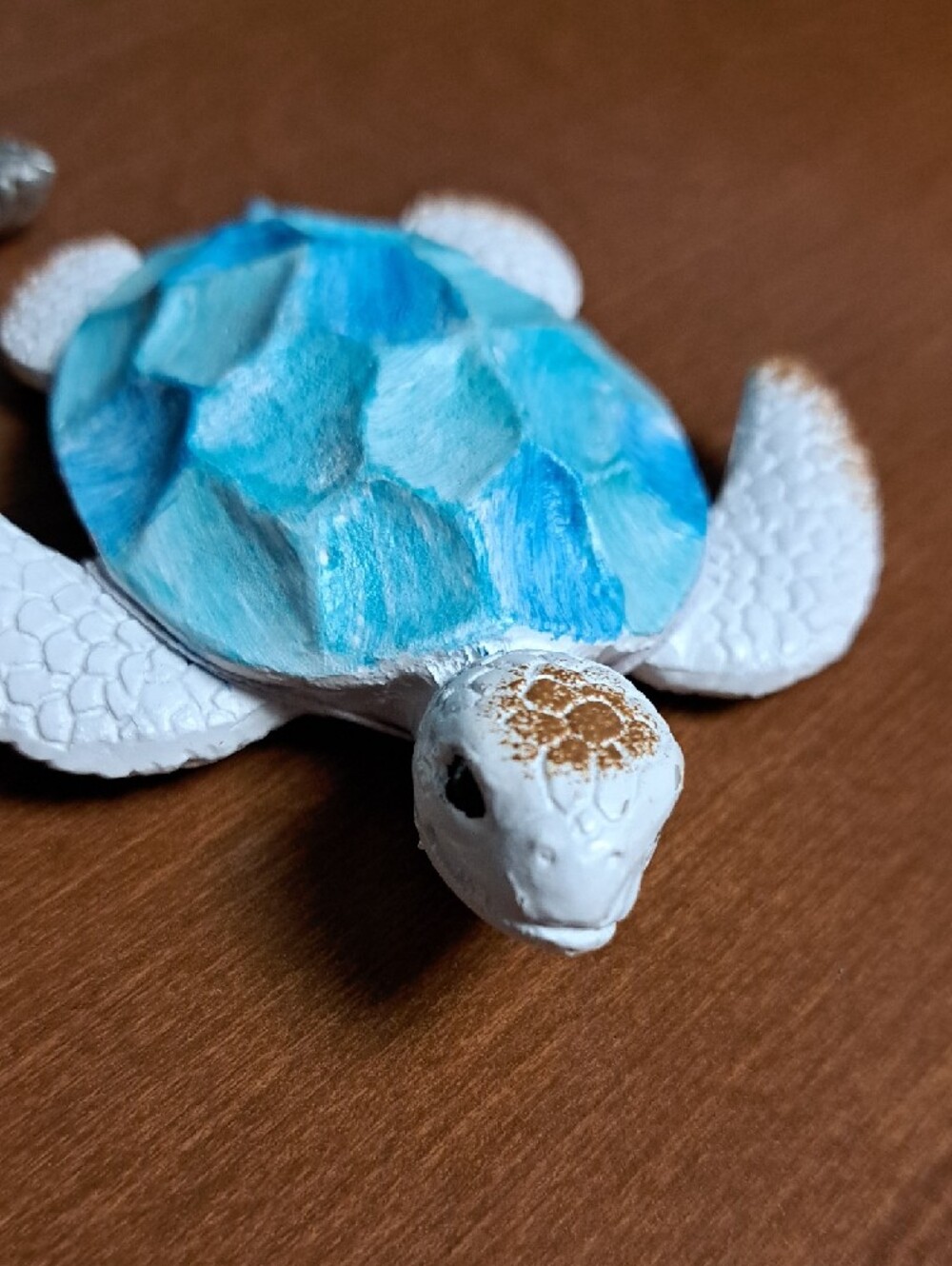 Set of 2 Decorative Sea Turtle Figurines - Teal & White/Blue - Picture 2 of 4
